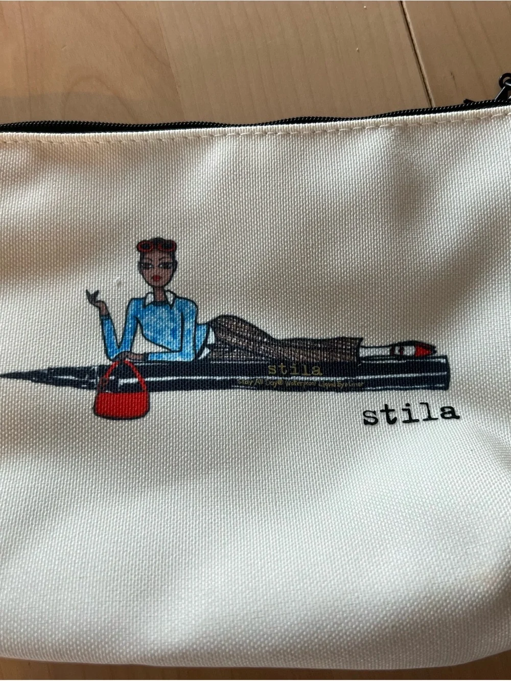 Stila Cosmetic Bag w/ Mini Red Liquid Lipstick, Mascara & Liquid Eyeshadow